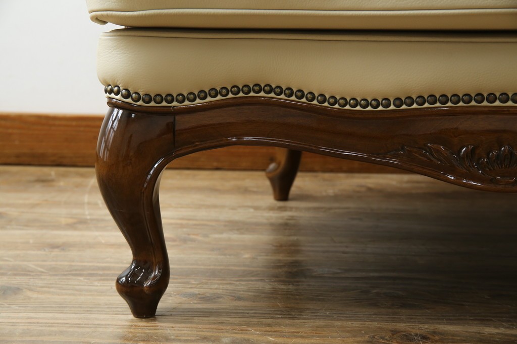 中古　美品　モリシゲ(MORISHIGE/森繁)　ロイヤルクィーン　優雅なデザインが魅力的な1Pソファ　定価約108万9千円　(R-065423)