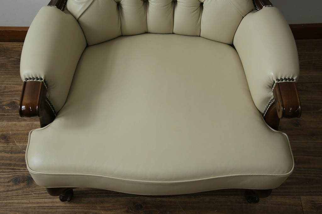 中古　美品　モリシゲ(MORISHIGE/森繁)　ロイヤルクィーン　優雅なデザインが魅力的な1Pソファ　定価約108万9千円　(R-065423)