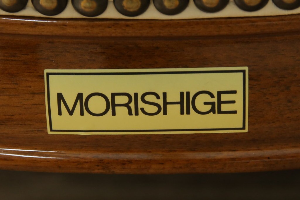 中古　美品　モリシゲ(MORISHIGE/森繁)　ロイヤルクィーン　優雅なデザインが魅力的な1Pソファ　定価約108万9千円　(R-065423)