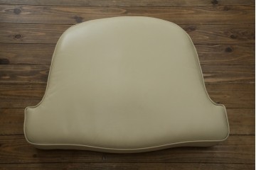 中古　美品　モリシゲ(MORISHIGE/森繁)　ロイヤルクィーン　優雅なデザインが魅力的な1Pソファ　定価約108万9千円　(R-065423)