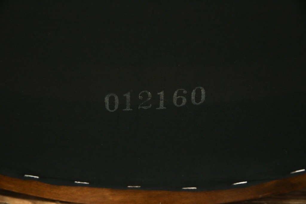 中古　美品　モリシゲ(MORISHIGE/森繁)　ロイヤルクィーン　優雅なデザインが魅力的な1Pソファ　定価約108万9千円　(R-065423)