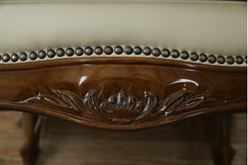 中古　美品　モリシゲ(MORISHIGE/森繁)　ロイヤルクィーン　優雅なデザインが魅力的な1Pソファ　定価約108万9千円　(R-065423)