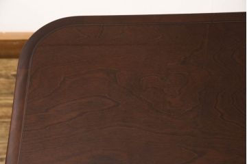 中古　美品　モリシゲ(MORISHIGE/森繁)　フローラ　濃い木色で落ち着いた空間を演出するサイドテーブル(コーヒーテーブル、カフェテーブル、ローテーブル)(定価約11万9千円)(R-065425)