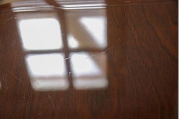 中古　美品　モリシゲ(MORISHIGE/森繁)　フローラ　濃い木色で落ち着いた空間を演出するサイドテーブル(コーヒーテーブル、カフェテーブル、ローテーブル)(定価約11万9千円)(R-065425)