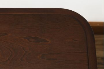 中古　美品　モリシゲ(MORISHIGE/森繁)　フローラ　濃い木色で落ち着いた空間を演出するサイドテーブル(コーヒーテーブル、カフェテーブル、ローテーブル)(定価約11万9千円)(R-065426)