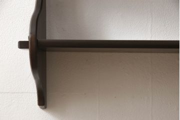 和製アンティーク　古い欅(ケヤキ)材の味わいが魅力的な壁掛け楔(くさび)式飾り棚(吊り棚、ウォールラック、壁掛け収納、ウォールシェルフ)(R-065430)
