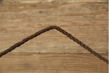 和製アンティーク　古い欅(ケヤキ)材の味わいが魅力的な壁掛け楔(くさび)式飾り棚(吊り棚、ウォールラック、壁掛け収納、ウォールシェルフ)(R-065430)