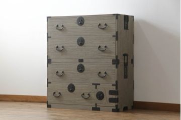 和製アンティーク　美品!!　専門店で再生済み　木の色味がシックな印象の総桐箪笥(整理箪笥、総桐たんす、引き出し、和タンス、衣装箪笥)(R-065433)