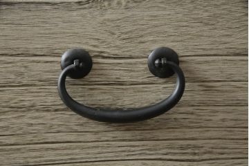 和製アンティーク　美品!!　専門店で再生済み　木の色味がシックな印象の総桐箪笥(整理箪笥、総桐たんす、引き出し、和タンス、衣装箪笥)(R-065433)