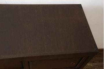 中古　美品　松本民芸家具　脚(台輪)付きリメイク　直線的なデザインがシックな印象を醸し出す着物箪笥キャビネット(和タンス、着物箪笥、衣装箪笥、戸棚、収納棚)(R-065435)