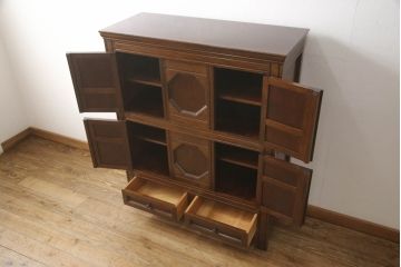 中古　松本民芸家具　B型サイドボード　ジャコビアン様式がクラシカルなキャビネット(収納棚、戸棚)(定価約65万円)(R-065436)