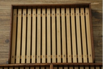 中古　岩谷堂箪笥　No.96　雪国　和の趣き漂う格子引き戸の茶箪笥　定価約62万円　(R-065444)