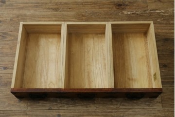 中古　岩谷堂箪笥　No.96　雪国　和の趣き漂う格子引き戸の茶箪笥　定価約62万円　(R-065444)