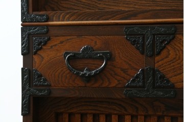 中古　岩谷堂箪笥　No.96　雪国　和の趣き漂う格子引き戸の茶箪笥　定価約62万円　(R-065444)