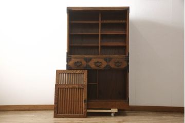 中古　岩谷堂箪笥　No.96　雪国　和の趣き漂う格子引き戸の茶箪笥(食器棚、茶棚、茶タンス、収納棚、戸棚、キャビネット、上下バラ売り可能)(定価約62万円)(R-065444)