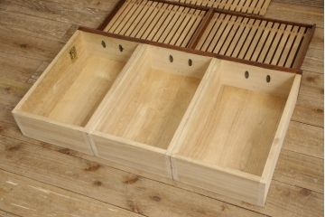 中古　岩谷堂箪笥　No.96　雪国　和の趣き漂う格子引き戸の茶箪笥(食器棚、茶棚、茶タンス、収納棚、戸棚、キャビネット、上下バラ売り可能)(定価約62万円)(R-065444)