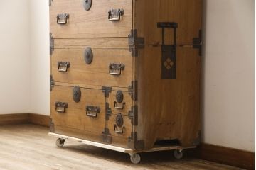 和製アンティーク　前面内部桐材　新潟県　趣のある佇まいが魅力の時代箪笥(重ね箪笥、和たんす、衣装タンス、引き出し、収納箪笥)(R-065447)