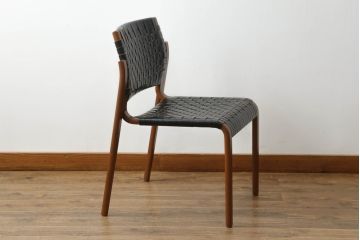中古　極美品　arflex(アルフレックス)　NT SLIM(エヌティー スリム)　本革(レザー)　スタイリッシュなデザインが魅力のアームレスチェア(ダイニングチェア、椅子、イス)(R-065451)