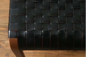 中古　極美品　arflex(アルフレックス)　NT SLIM(エヌティー スリム)　本革(レザー)　スタイリッシュなデザインが魅力のアームレスチェア(ダイニングチェア、椅子、イス)(R-065451)