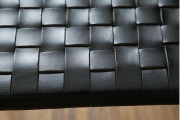 中古　極美品　arflex(アルフレックス)　NT SLIM(エヌティー スリム)　本革(レザー)　スタイリッシュなデザインが魅力のアームレスチェア(ダイニングチェア、椅子、イス)(R-065451)