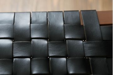 中古　極美品　arflex(アルフレックス)　NT SLIM(エヌティー スリム)　本革(レザー)　スタイリッシュなデザインが魅力のアームレスチェア(ダイニングチェア、椅子、イス)(R-065451)