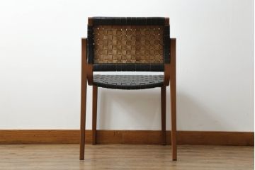 中古　極美品　arflex(アルフレックス)　NT SLIM(エヌティー スリム)　本革(レザー)　スタイリッシュなデザインが魅力のアームレスチェア(ダイニングチェア、椅子、イス)(R-065451)