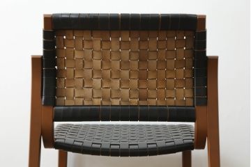 中古　極美品　arflex(アルフレックス)　NT SLIM(エヌティー スリム)　本革(レザー)　スタイリッシュなデザインが魅力のアームレスチェア(ダイニングチェア、椅子、イス)(R-065451)