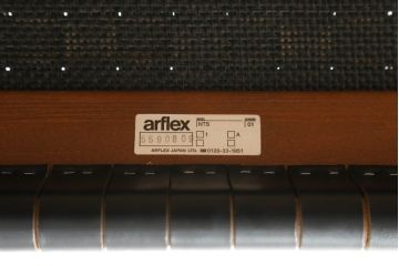 中古　極美品　arflex(アルフレックス)　NT SLIM(エヌティー スリム)　本革(レザー)　スタイリッシュなデザインが魅力のアームレスチェア(ダイニングチェア、椅子、イス)(R-065451)