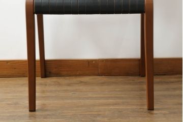 中古　極美品　arflex(アルフレックス)　NT SLIM(エヌティー スリム)　本革(レザー)　スタイリッシュなデザインが魅力のアームレスチェア(ダイニングチェア、椅子、イス)(R-065452)
