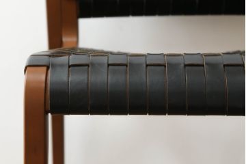 中古　極美品　arflex(アルフレックス)　NT SLIM(エヌティー スリム)　本革(レザー)　スタイリッシュなデザインが魅力のアームレスチェア(ダイニングチェア、椅子、イス)(R-065452)