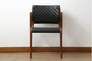 中古　極美品　arflex(アルフレックス)　NT SLIM(エヌティー スリム)　本革(レザー)　スタイリッシュなデザインが魅力のアームレスチェア(ダイニングチェア、椅子、イス)(R-065453)