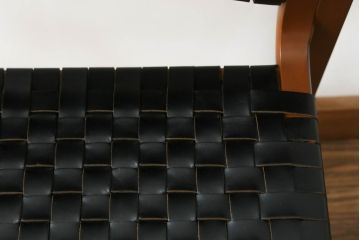 中古　極美品　arflex(アルフレックス)　NT SLIM(エヌティー スリム)　本革(レザー)　スタイリッシュなデザインが魅力のアームレスチェア(ダイニングチェア、椅子、イス)(R-065453)