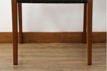 中古　極美品　arflex(アルフレックス)　NT SLIM(エヌティー スリム)　本革(レザー)　スタイリッシュなデザインが魅力のアームレスチェア(ダイニングチェア、椅子、イス)(R-065453)