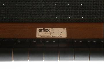 中古　極美品　arflex(アルフレックス)　NT SLIM(エヌティー スリム)　本革(レザー)　スタイリッシュなデザインが魅力のアームレスチェア(ダイニングチェア、椅子、イス)(R-065453)