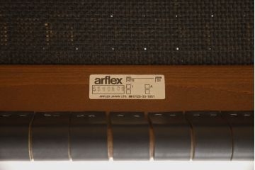 中古　arflex(アルフレックス)　NT SLIM(エヌティー スリム)　本革(レザー)　スタイリッシュなデザインが魅力のアームレスチェア(ダイニングチェア、椅子、イス)(R-065454)