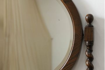 イギリスアンティーク　Lloyd's Antiques(ロイズ・アンティークス)取り扱い　オーク材　ラウンド型の鏡が印象的なキャスター付きドレッシングチェスト(鏡台、化粧台、ミラー、ドレッサー、引き出し、英国)(R-065455)