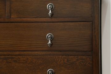 イギリスアンティーク　Lloyd's Antiques(ロイズ・アンティークス)取り扱い　オーク材　ラウンド型の鏡が印象的なキャスター付きドレッシングチェスト(鏡台、化粧台、ミラー、ドレッサー、引き出し、英国)(R-065455)