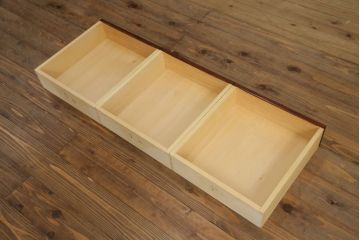 中古　美品　九州民芸家具　引き戸の木目が魅力!上品な佇まいの食器棚(収納棚、キャビネット、飾り棚、戸棚)(R-065458)