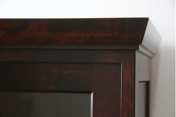 中古　美品　九州民芸家具　引き戸の木目が魅力!上品な佇まいの食器棚(収納棚、キャビネット、飾り棚、戸棚)(R-065458)