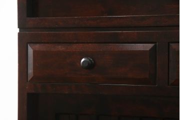 中古　美品　九州民芸家具　引き戸の木目が魅力!上品な佇まいの食器棚(収納棚、キャビネット、飾り棚、戸棚)(R-065458)