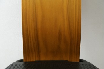 中古　美品　サポリティイタリア(Saporiti Italia)　オブジェのような美しい佇まいに目を奪われるチェア　(R-065459)