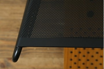 中古　美品　サポリティイタリア(Saporiti Italia)　オブジェのような美しい佇まいに目を奪われるチェア　(R-065459)