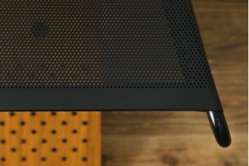 中古　美品　サポリティイタリア(Saporiti Italia)　オブジェのような美しい佇まいに目を奪われるチェア　(R-065459)