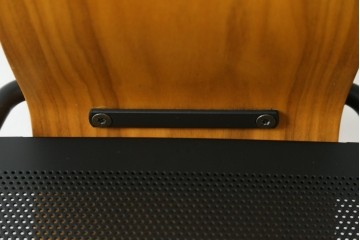 中古　美品　サポリティイタリア(Saporiti Italia)　オブジェのような美しい佇まいに目を奪われるチェア　(R-065459)