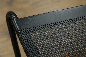 中古　美品　サポリティイタリア(Saporiti Italia)　オブジェのような美しい佇まいに目を奪われるチェア　(R-065459)