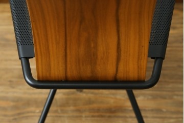 中古　美品　サポリティイタリア(Saporiti Italia)　オブジェのような美しい佇まいに目を奪われるチェア　(R-065459)
