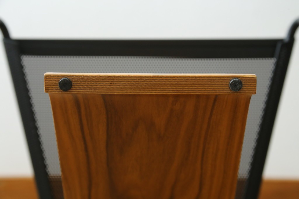 中古　美品　サポリティイタリア(Saporiti Italia)　オブジェのような美しい佇まいに目を奪われるチェア　(R-065459)