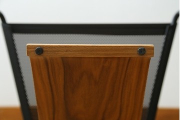 中古　美品　サポリティイタリア(Saporiti Italia)　オブジェのような美しい佇まいに目を奪われるチェア　(R-065459)