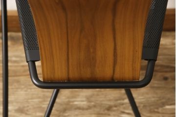中古　美品　サポリティイタリア(Saporiti Italia)　オブジェのような美しい佇まいに目を奪われるチェア(椅子、イス)(R-065459)