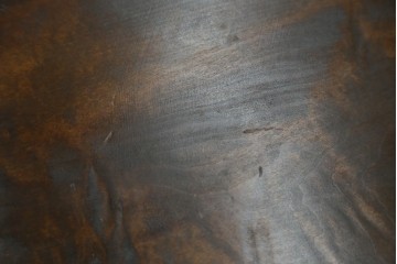和製ビンテージ　軽井沢彫り　縁取りとして施された桜の彫刻がアクセントのトレー(お盆)付きサイドテーブル　(R-065461)